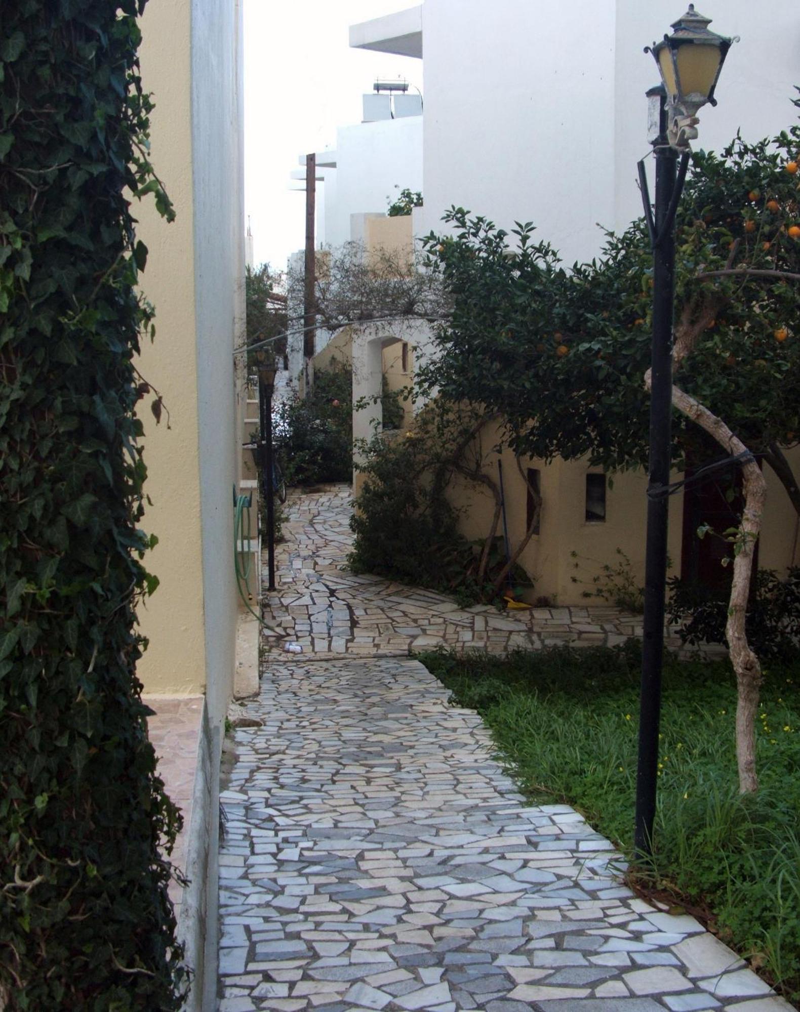 Erato Hotel Apartments Rethymno Exterior foto